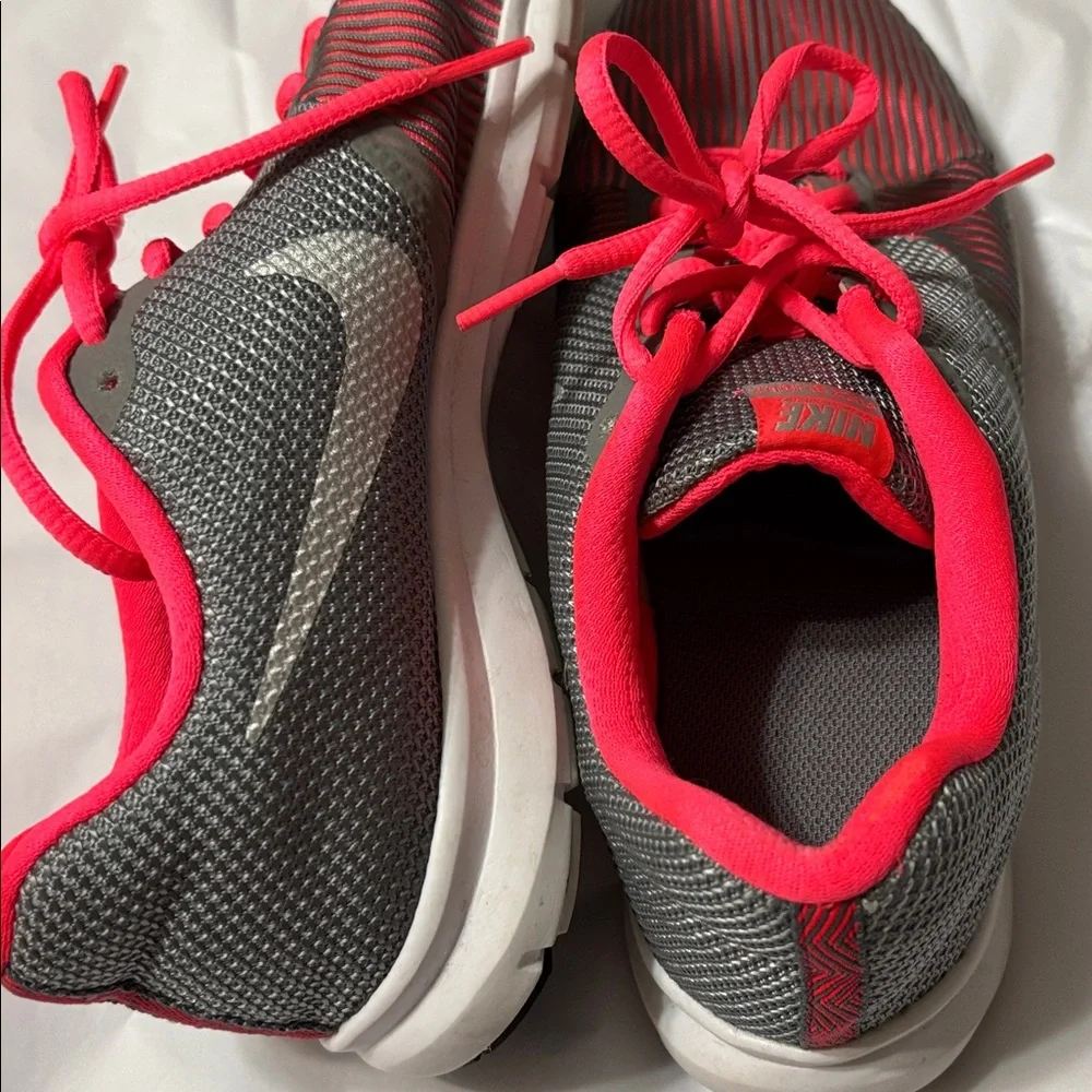 Nike women athletic